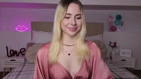 Snapshot of bella_crazyy chatting on 04-30-26, 08:57 Bella online show from 04-30-26, 08:57