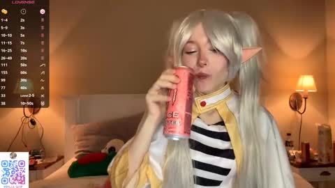 Snapshot of bella_gasp chatting on 10-11-25, 05:22 Jane online show from 10-11-25, 05:22