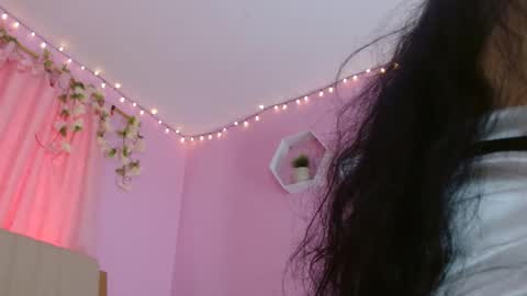 Snapshot of bella_gentle chatting on 02-15-25, 12:43 bella_gentle online show from 02-15-25, 12:43