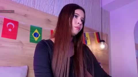 Snapshot of bella_luvs chatting on 06-15-26, 12:29 Bella online show from 06-15-26, 12:29