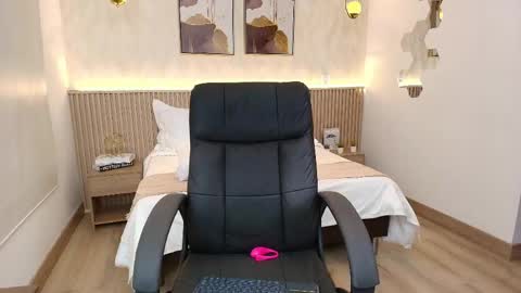 bella_millers online show from 04-25-26, 02:03