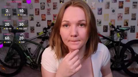 Snapshot of bella_murrrr chatting on 11-25-25, 05:29 Bella online show from 11-25-25, 05:29