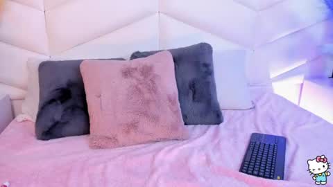 bella_peach_ online show from 06-13-26, 04:32