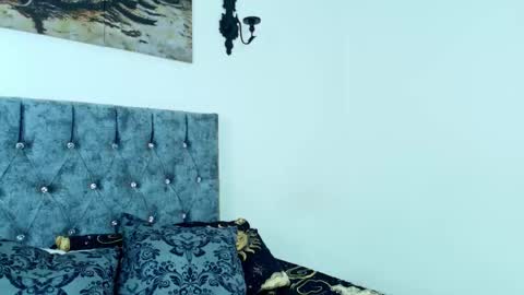 Bella online show from 11-11-25, 01:05