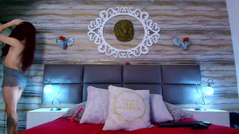 Snapshot of bella_salvatore chatting on 02-19-25, 10:53 online show from 02-19-25, 10:53