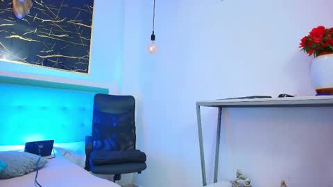 Snapshot of bella_salvatore chatting on 11-09-25, 08:40 online show from 11-09-25, 08:40