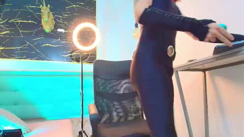 Snapshot of bella_salvatore chatting on 11-20-25, 08:52 online show from 11-20-25, 08:52