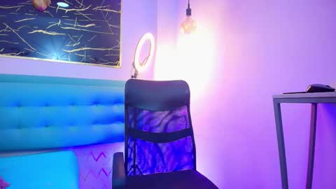 Snapshot of bella_salvatore chatting on 12-18-25, 09:54 online show from 12-18-25, 09:54