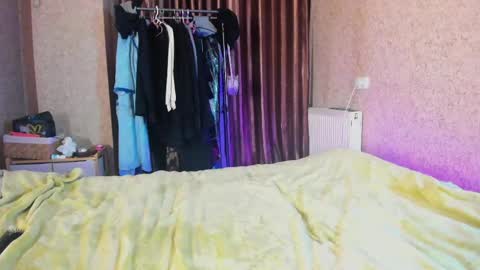 bella sims online show from 04-14-26, 08:26