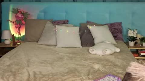 Bella online show from 11-14-25, 12:20