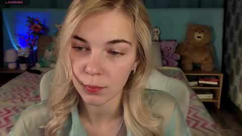 Bella online show from 11-17-25, 12:49