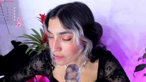 Snapshot of bella_thorne3 chatting on 02-07-25, 02:40 Bella online show from 02-07-25, 02:40