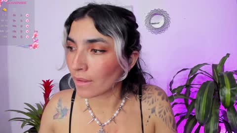 Snapshot of bella_thorne3 chatting on 02-08-25, 05:18 Bella online show from 02-08-25, 05:18