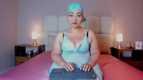 Snapshot of bella_vesper chatting on 05-13-26, 11:29 bella_vesper online show from 05-13-26, 11:29