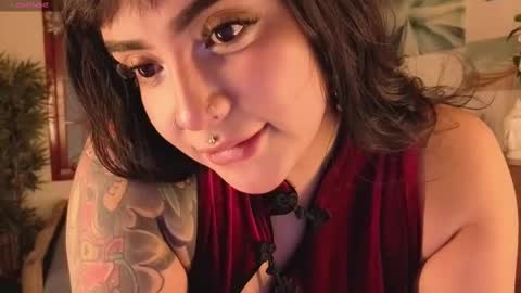 Snapshot of bellaa_miller chatting on 10-11-25, 07:45 Bella online show from 10-11-25, 07:45