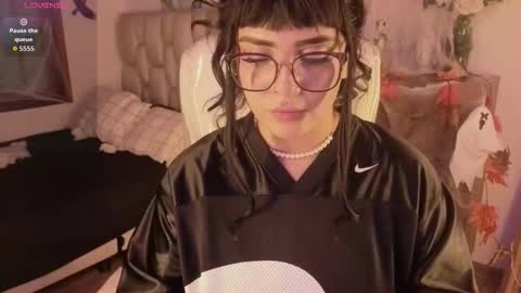 Snapshot of bellaa_miller chatting on 10-18-25, 07:58 Bella online show from 10-18-25, 07:58