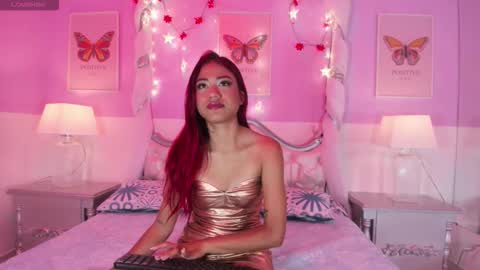 Snapshot of bellablazze chatting on 12-01-25, 11:59 bellablazze online show from 12-01-25, 11:59