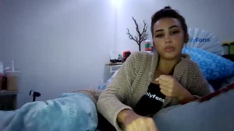 Snapshot of bellaboo999 chatting on 09-27-25, 01:21 bellaboo999 online show from 09-27-25, 01:21