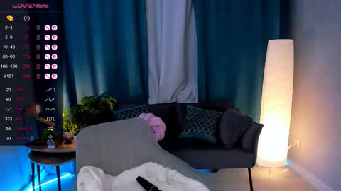 Snapshot of bellacaress chatting on 09-22-25, 06:04 hello guys im Bella online show from 09-22-25, 06:04