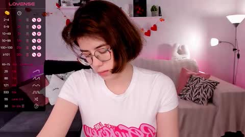 Snapshot of bellacaress chatting on 11-28-25, 02:25 hello guys im Bella online show from 11-28-25, 02:25