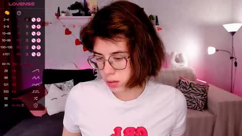 Snapshot of bellacaress chatting on 11-29-25, 02:36 hello guys im Bella online show from 11-29-25, 02:36