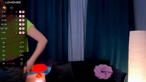 Snapshot of bellacaress chatting on 12-04-25, 09:18 hello guys im Bella online show from 12-04-25, 09:18