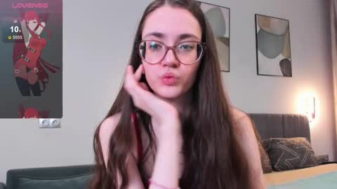 BellaCatLovesMeat online show from 10-25-25, 06:35