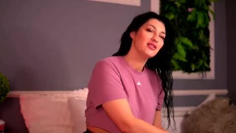 Snapshot of bellaevex chatting on 11-28-25, 07:44 Eva online show from 11-28-25, 07:44