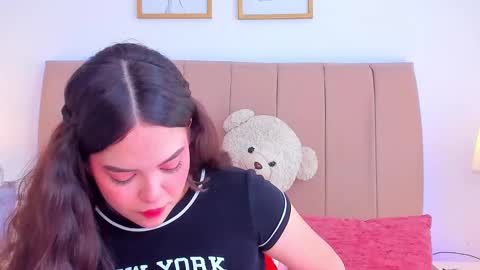 BellaFontana online show from 11-19-25, 03:01