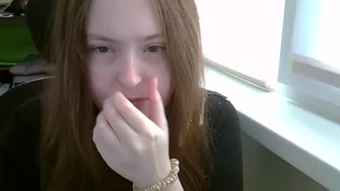 Snapshot of bellahadid8 chatting on 11-23-25, 11:54 Charming Hamster online show from 11-23-25, 11:54