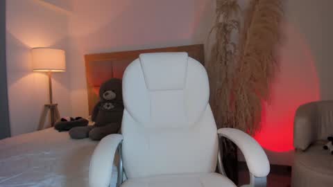 Snapshot of bellamia_ chatting on 01-04-25, 09:43 Bella Mia online show from 01-04-25, 09:43