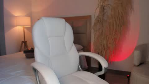 Snapshot of bellamia_ chatting on 01-10-25, 03:50 Bella Mia online show from 01-10-25, 03:50