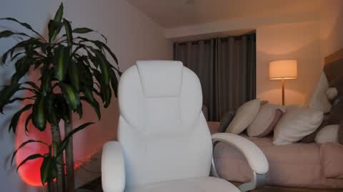 Snapshot of bellamia_ chatting on 01-25-25, 04:56 Bella Mia online show from 01-25-25, 04:56