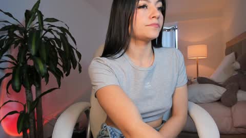 Snapshot of bellamia_ chatting on 01-26-25, 09:40 Bella Mia online show from 01-26-25, 09:40