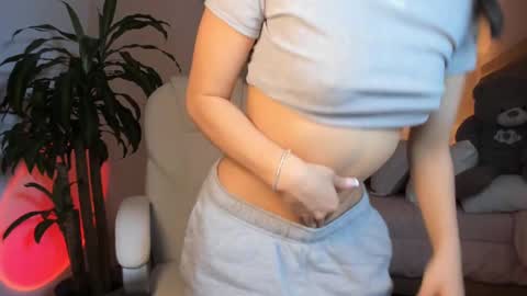 Snapshot of bellamia_ chatting on 02-16-25, 11:59 Bella Mia online show from 02-16-25, 11:59