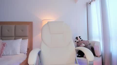 Snapshot of bellamia_ chatting on 09-12-25, 07:14 Bella Mia online show from 09-12-25, 07:14