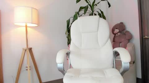 Bella Mia online show from 04-25-26, 01:41