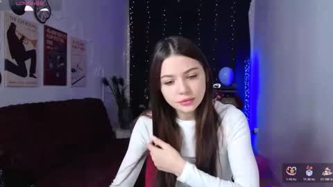 Snapshot of bellamollys chatting on 12-15-25, 08:29 bellamollys online show from 12-15-25, 08:29