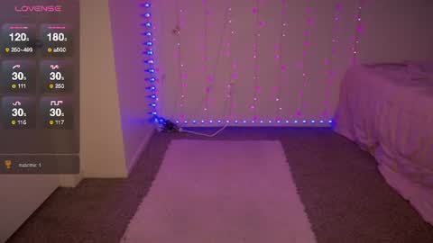 Snapshot of bellamonroee chatting on 06-11-26, 04:32 Bella Monroe online show from 06-11-26, 04:32