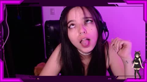 Bella Monteluna online show from 10-28-25, 01:31