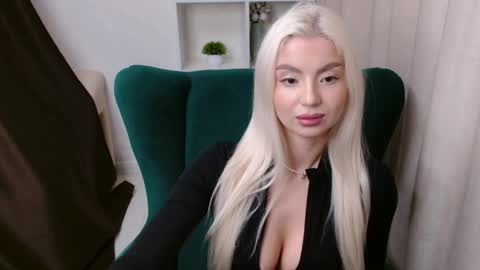 Bella online show from 04-21-26, 01:17