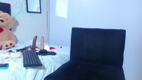 Snapshot of bellamy_sweet chatting on 01-28-25, 05:11 bellamy online show from 01-28-25, 05:11