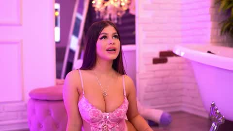 Snapshot of bellanoirre chatting on 09-12-25, 05:46 Bella online show from 09-12-25, 05:46