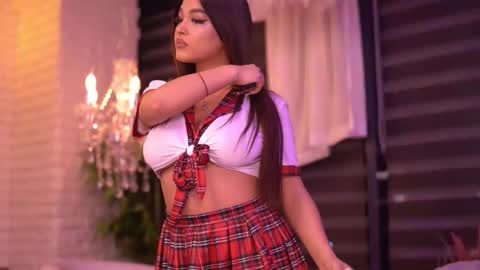 Snapshot of bellanoirre chatting on 09-28-25, 05:40 Bella online show from 09-28-25, 05:40