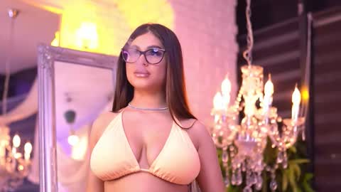 Snapshot of bellanoirre chatting on 10-02-25, 05:09 Bella online show from 10-02-25, 05:09