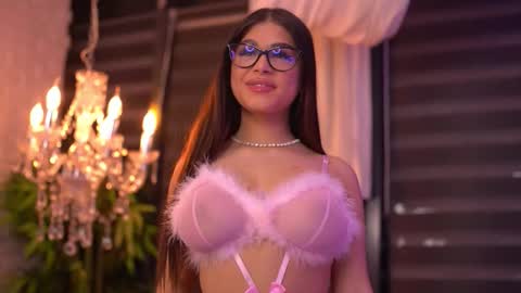 Snapshot of bellanoirre chatting on 10-13-25, 05:35 Bella online show from 10-13-25, 05:35