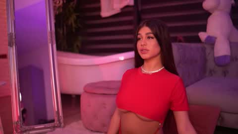 Snapshot of bellanoirre chatting on 12-01-25, 06:57 Bella online show from 12-01-25, 06:57