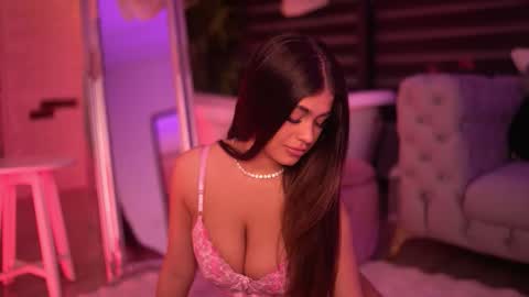 Snapshot of bellanoirre chatting on 12-02-25, 06:36 Bella online show from 12-02-25, 06:36