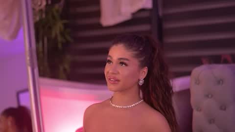 Snapshot of bellanoirre chatting on 12-13-25, 07:53 Bella online show from 12-13-25, 07:53