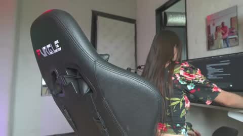 Snapshot of bellapazzia13 chatting on 03-03-25, 05:50    online show from 03-03-25, 05:50